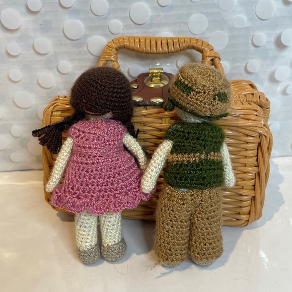 Mini 🧺 Basket with Charming Crochet Dolls - Picture 13 of 15